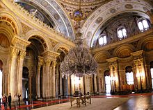 220px-Ceremonial_hall_Dolmabahce_March_2008_pano4.jpg