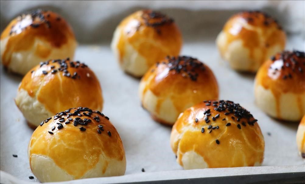 Chinese Dessert --Egg Yolk Short Cake 咬一口就醉到心里的蛋黄酥 — Steemkr