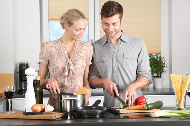 woman-kitchen-man-everyday-life-298926.jpeg