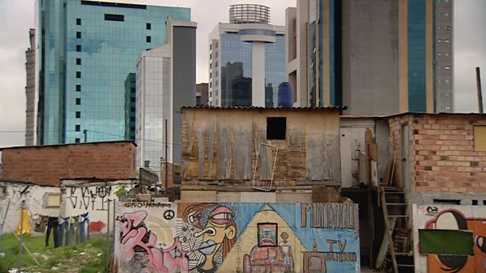 726801513-favela-contraste-graffiti-ghetto.jpg