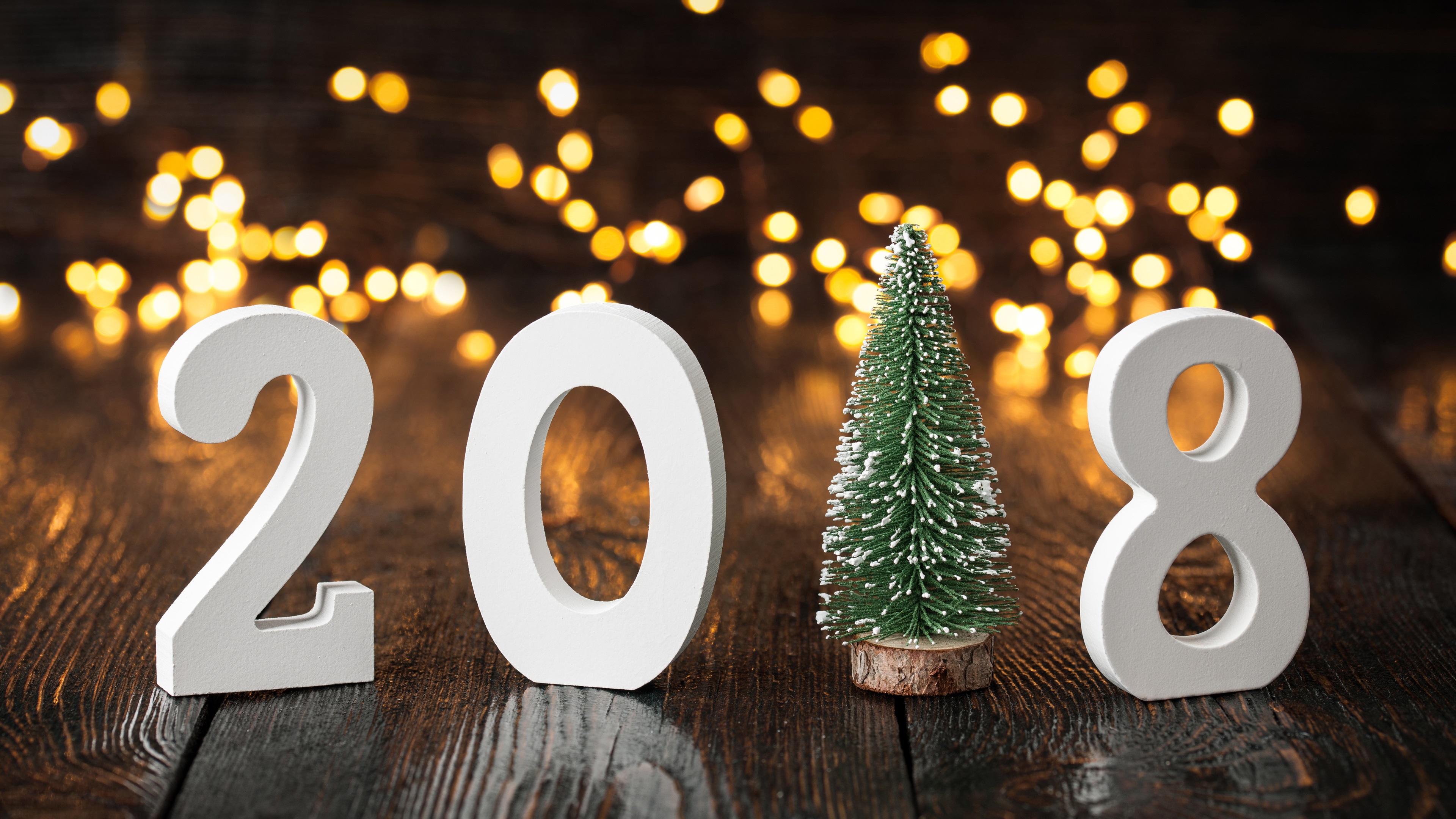 Happy-New-Year-2018-Christmas-tree-lights-background_3840x2160.jpg