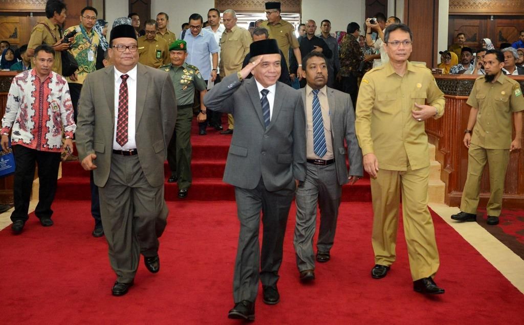 Gubernur Aceh Irwandi Yusuf menghadiri pembukaan rapat musrenbang RKPA 2019 di Gedung Utama DPR Aceh.jpg