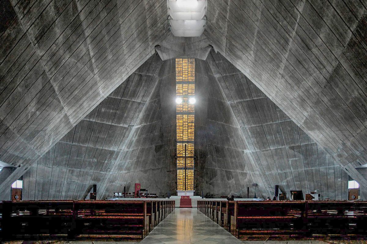 Cathedral-Tokyo-inside.jpg