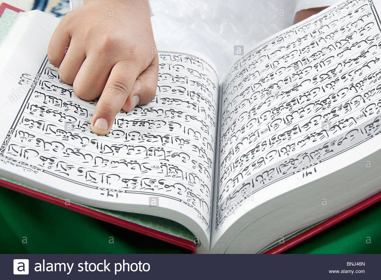 muslim-boy-reading-the-quran-BNJ46N.jpg