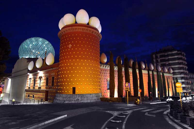 Spain-Figueres-Dali-Museum-Front-Night-L.jpg