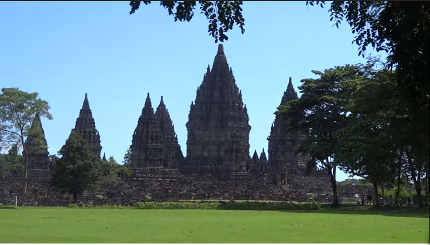 CANDI PRAMBANAN .png