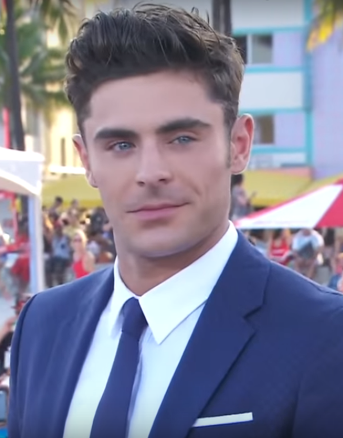 Zac_Efron_on_the_red_carpet_of_the_Baywatch_in_Miami_02.png