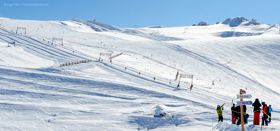 Les-2-Alpes-skiers-glacier-French-Alps-30110.jpg