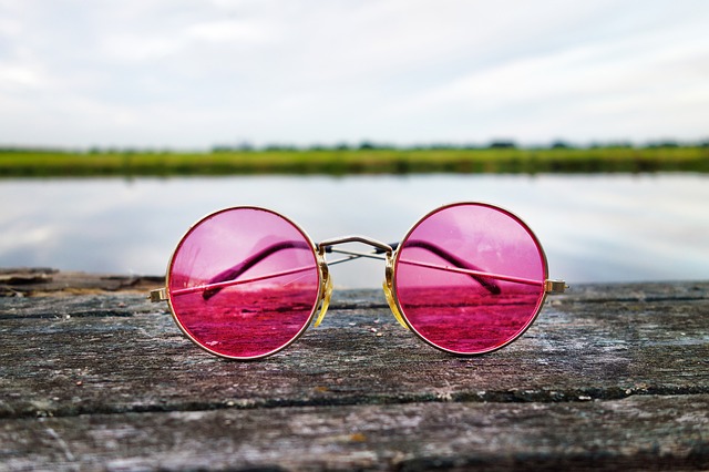 glasses-2876367_640.jpg