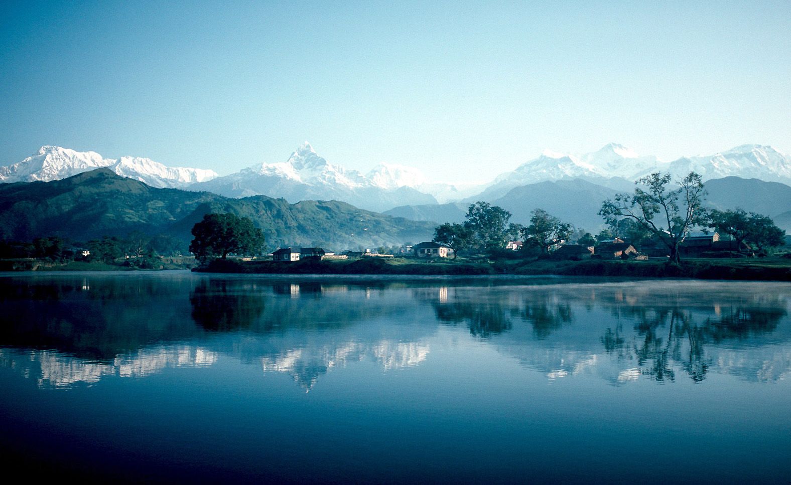 Pokhara_and_Phewa_Lake.jpg