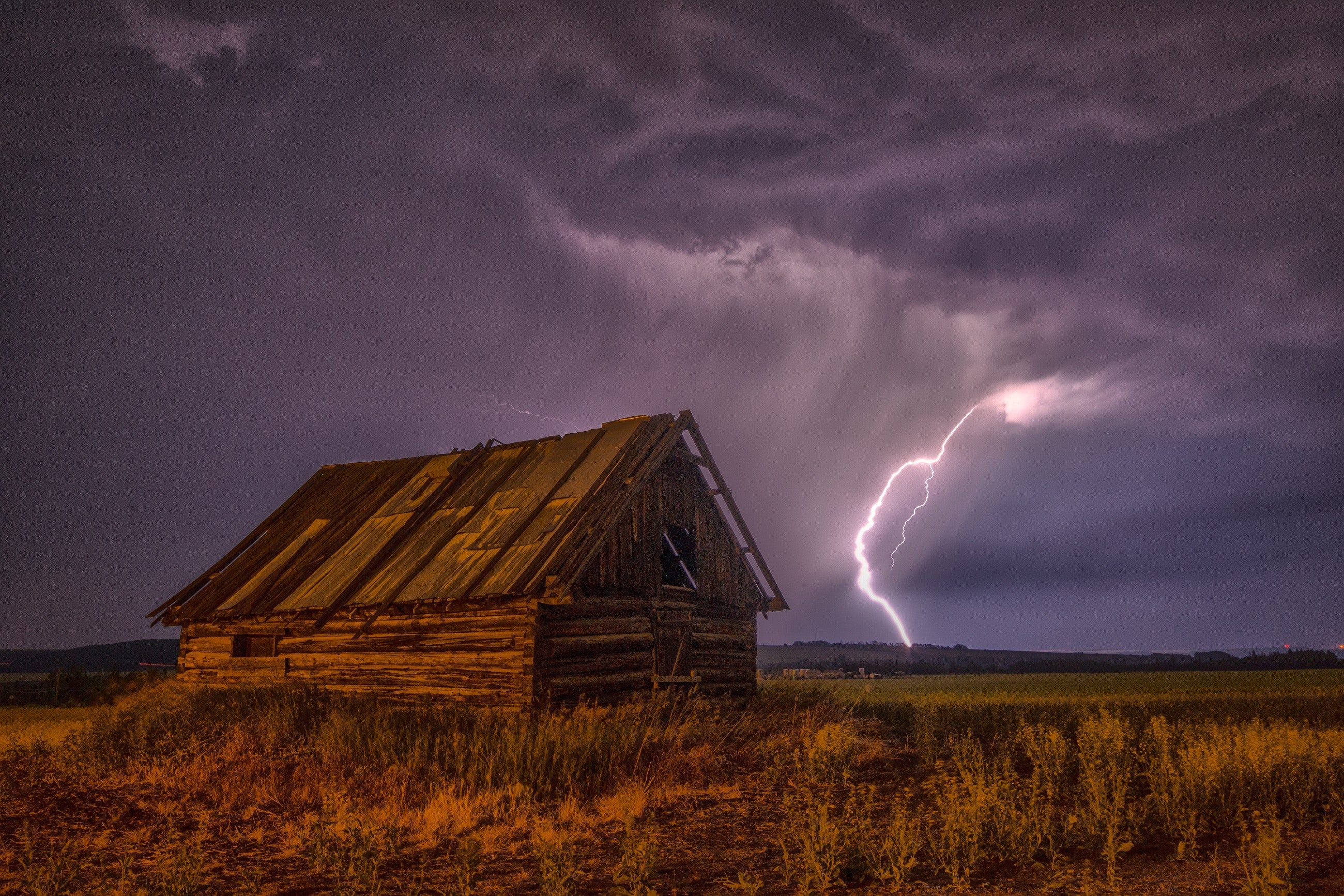 barn-clouds-countryside-99577.jpg