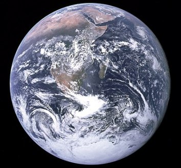 400px-The_Earth_seen_from_Apollo_17.jpg