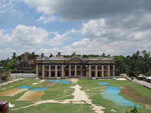 Palace_at_Puthia,_Rajshahi.JPG