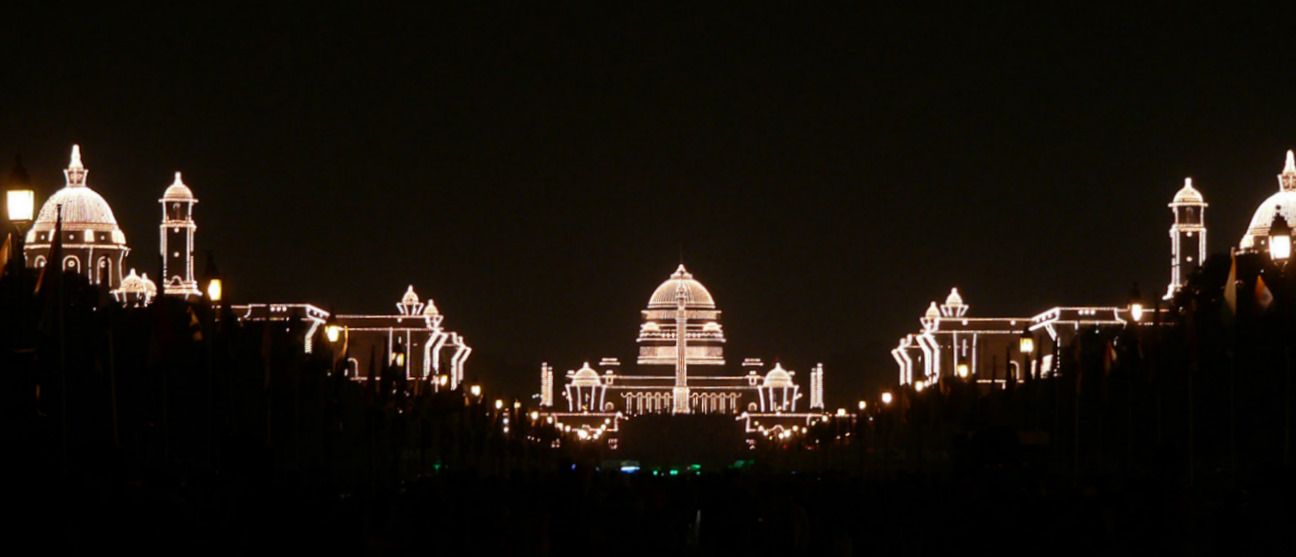 Rashtrapati_Bhavan_and_adjacent_buildings,_illuminated_for_the_Republic_Day.jpg
