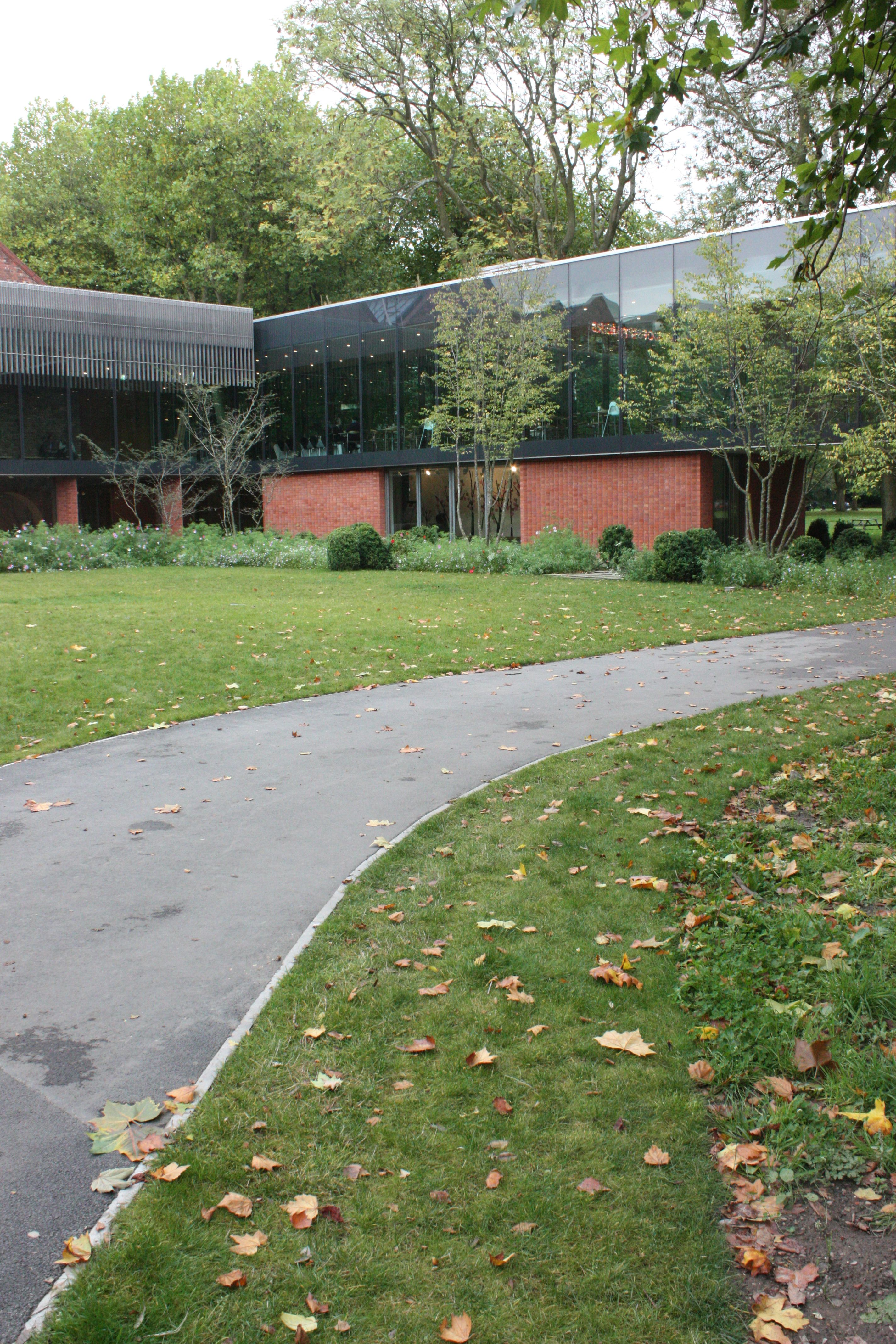 Alamy - Manchester - The Whitworth Art Gallery.JPG