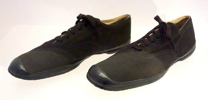 Converse_rubber_galoshes,_1910,_Converse_Rubber_Company,_Malden,_Massachusetts_-_Bata_Shoe_Museum_-_DSC00745.JPG
