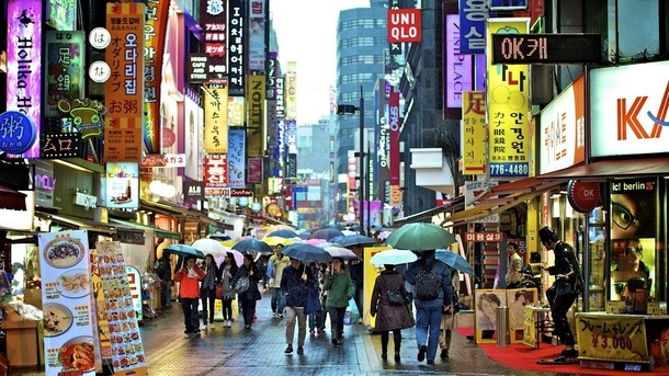 rainy-street-scene-in-incheon-metropolitan-city-south-korea-x-post-from-rstreetporn-41917.jpg