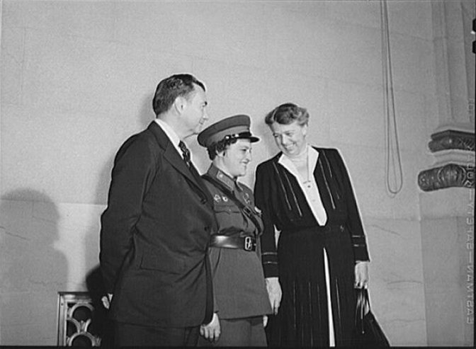 lyudmila pavlichenko - with Eleanor Roosevelt.jpg