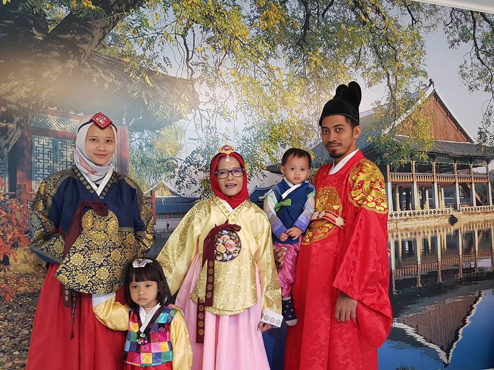 Enin Korea hanbok 4.jpg