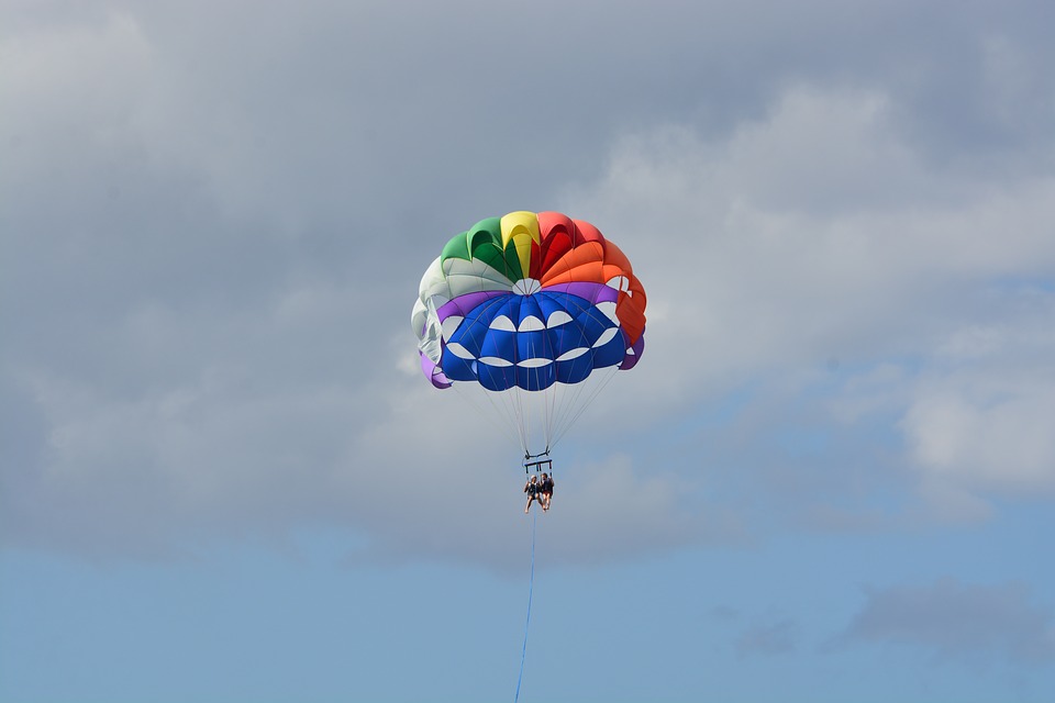 parasail-2375746_960_720.jpg