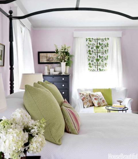 54c05e5515e1d_-_bx-black-canopy-bed-bedroom-green-pillows-0612-zimloy10-xln.jpg