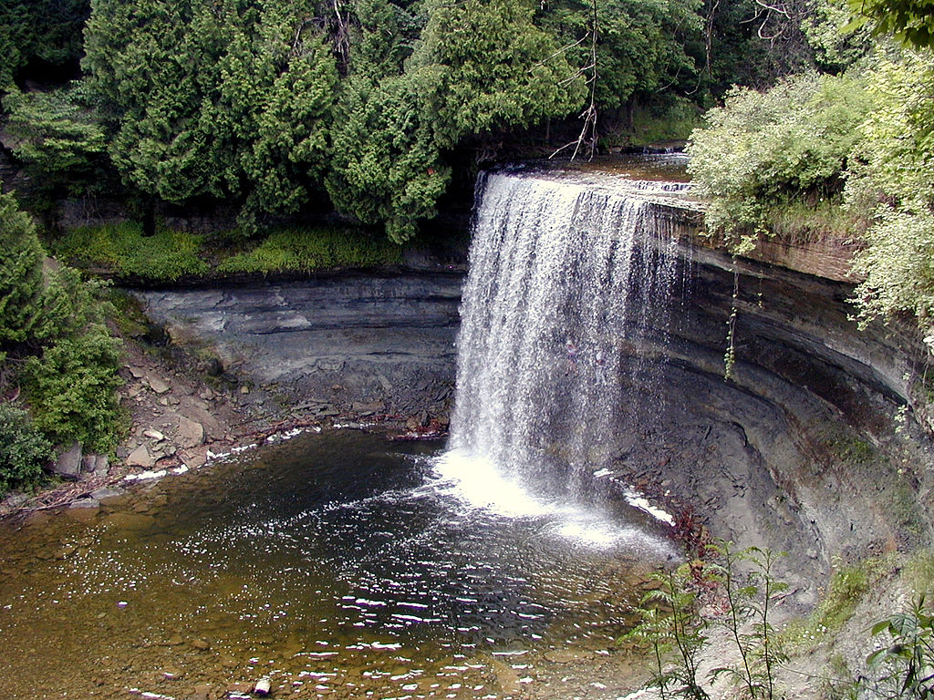 1024px-Bridal_Veil_Falls_Ontario_CA.jpg