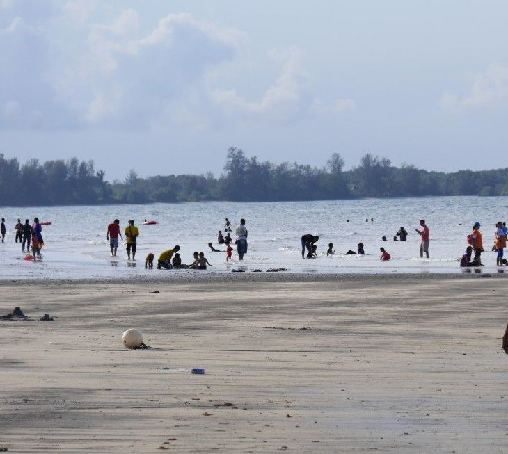 people_tanjung_balau_beach-2.jpg