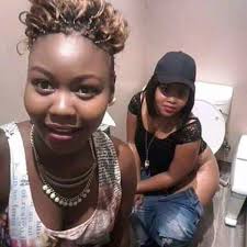 toilet selfie nija girl2.jpg