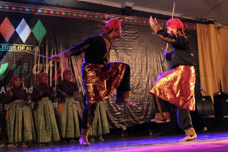 Tari-Peuleubat-dari-Sanggar-Disbudpar-Agara-tampil-dalam-acara-Culture-of-Alas-di-Open-Stage-Taman-Budaya-Banda-Aceh seputar aceh.jpg