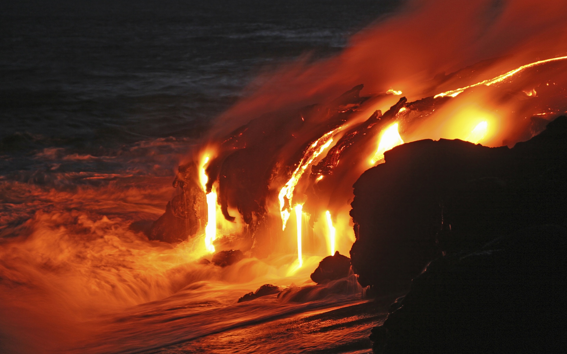 Kilauea-lava-flow-Hawaii_1920x1200.jpg