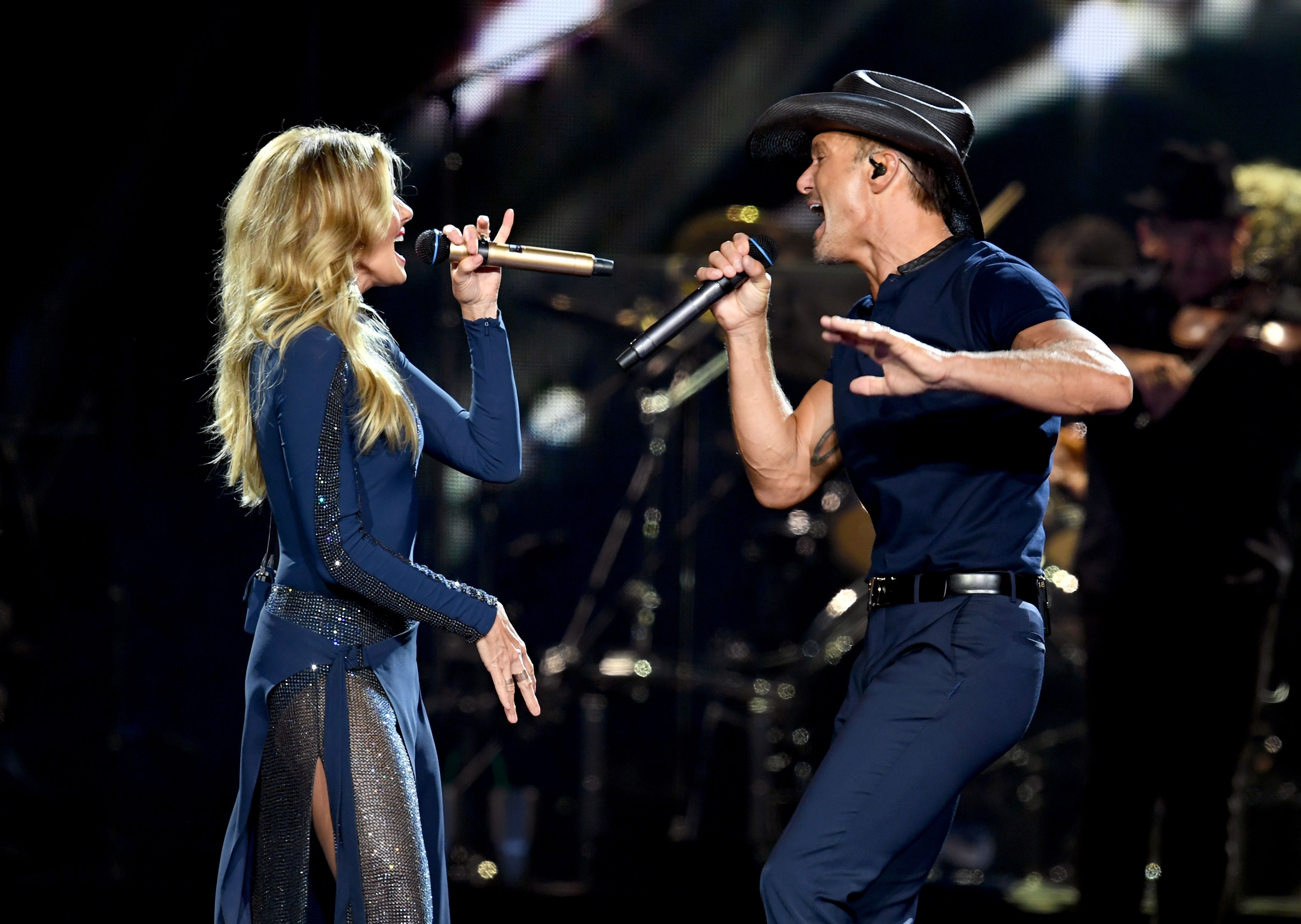 tim-mcgraw-and-faith-hill-perform-at-staples-center-814685780-59f0b1ce03f4020010971400.jpg