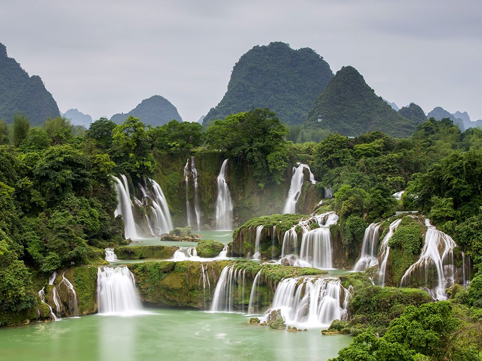 ban-gioc-waterfall-vietnam_80657_990x742.jpg