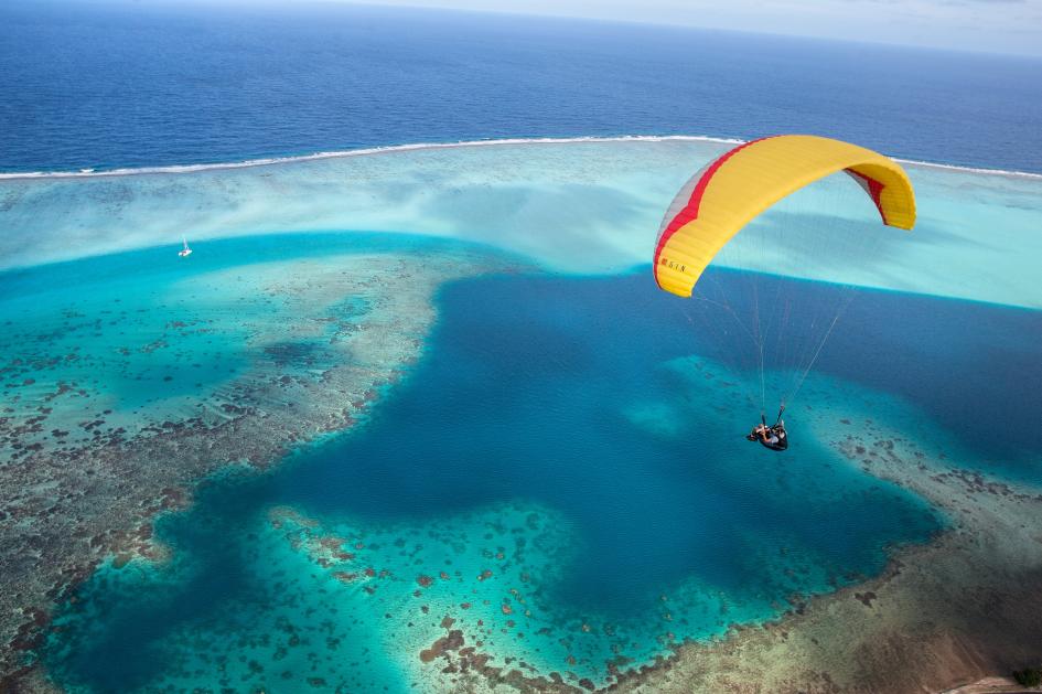 moorea-french-polynesia-paraglider.adapt.945.1.jpg