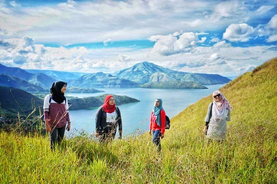 Qalin uzun xoroz kiradi