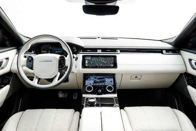 range-rover-velar-interior-679x453.jpg