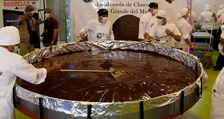 moneda-chocolate-grande-del-mundo-record-guinness.jpg