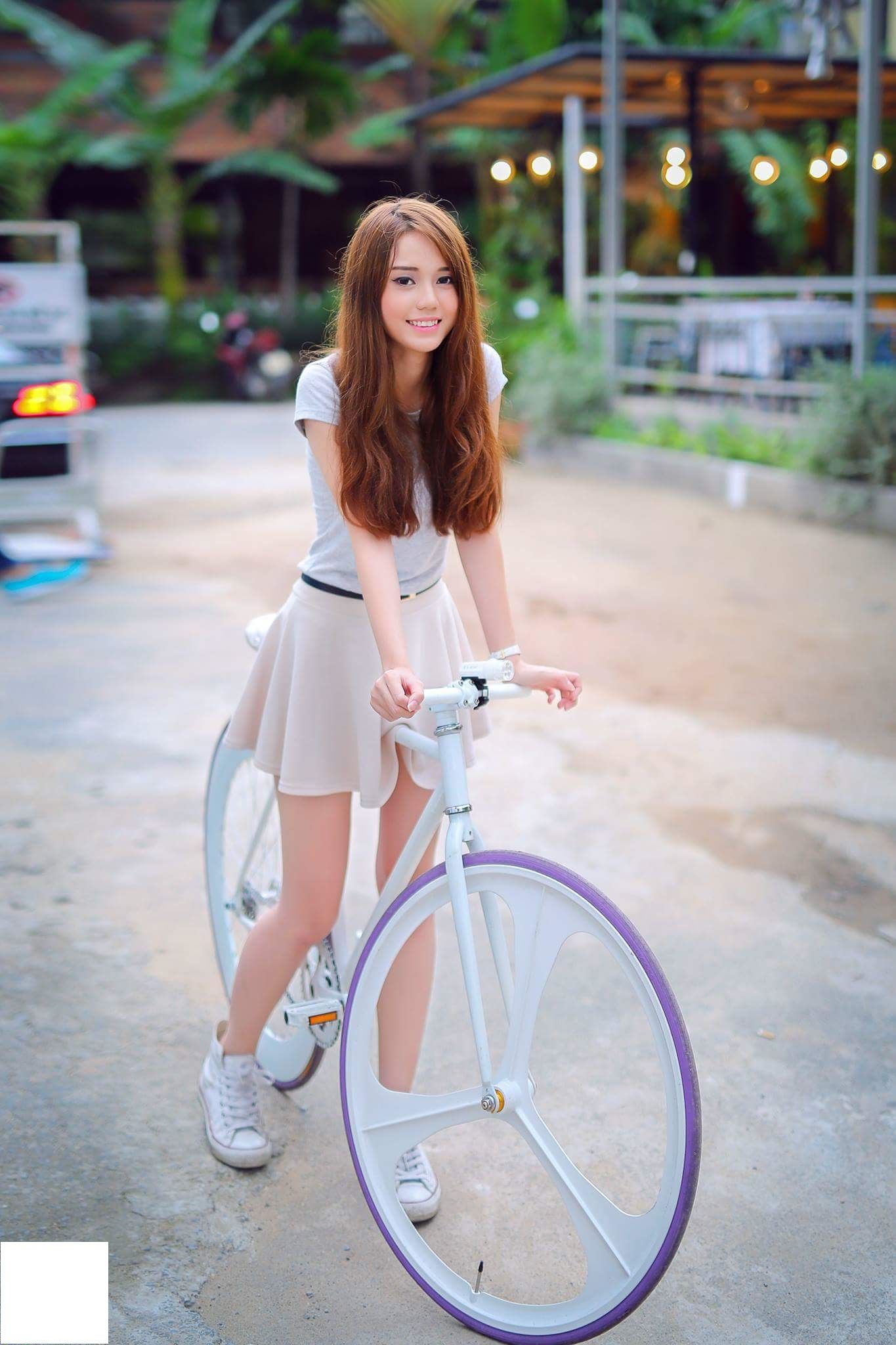 Bike girl1.jpg