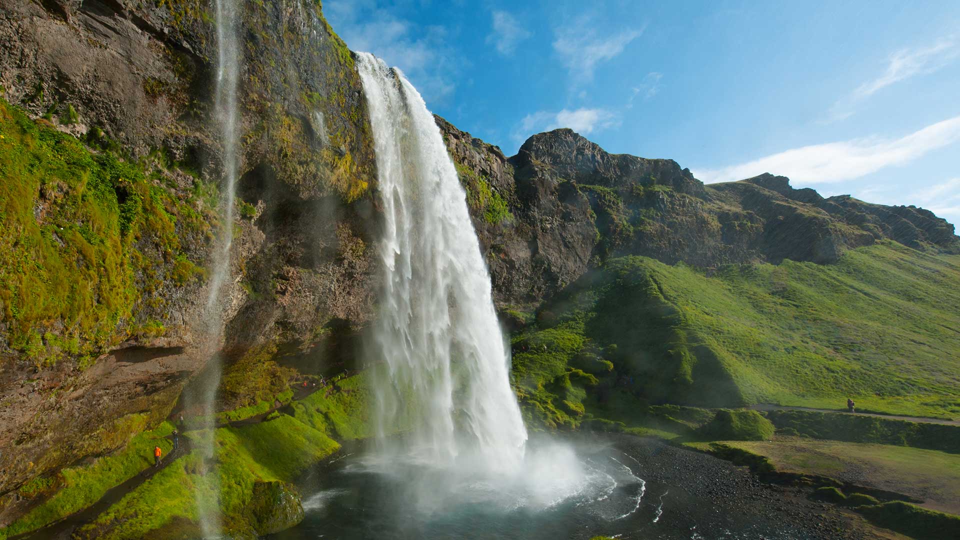 seljalandsfoss_waterfall_summer.jpg