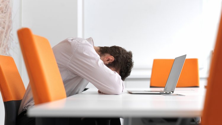 20170731105038-work-overworked-stressed-headdown-sad-business-businessman.jpeg