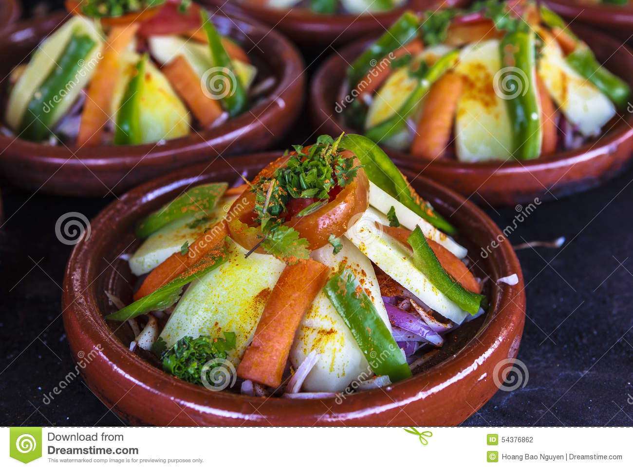 un-plat-végétal-de-tajine-au-maroc-54376862.jpg