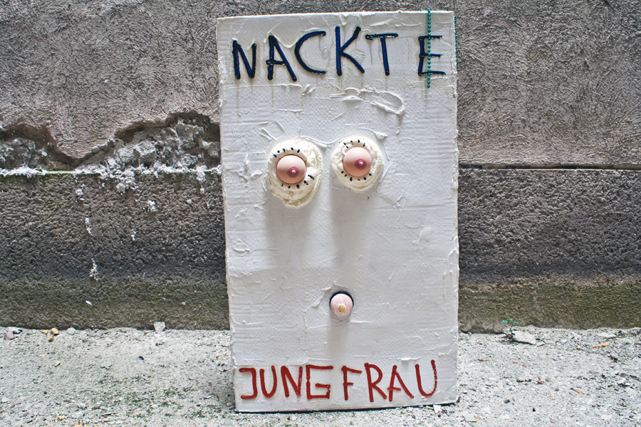 Nackte-Jungfrau-von-vorne.jpg