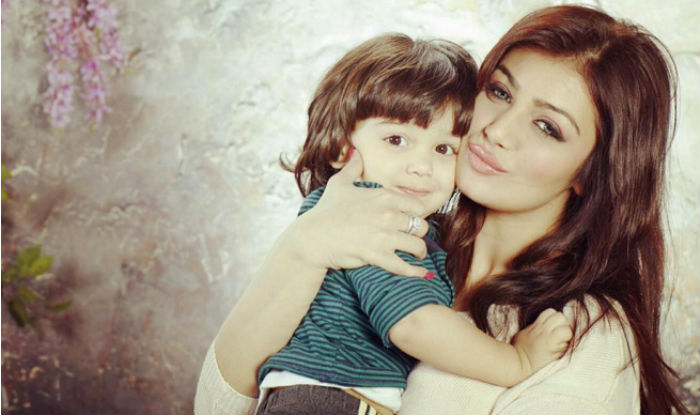 Ayesha-Takia-and-son (1).jpg