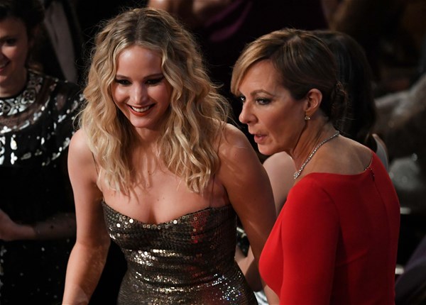 ickiyi-fazla-kacirdi-jennifer-lawrence-oscar-1673966.jpg