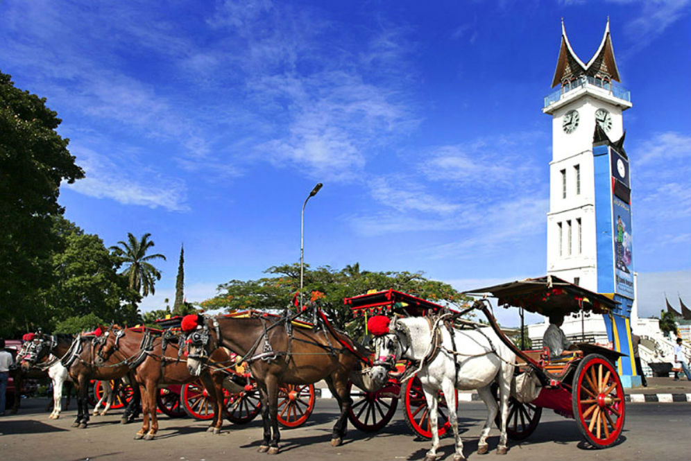 misteri-angka-4-romawi-pada-jam-gadang-160118o_3x2.jpg