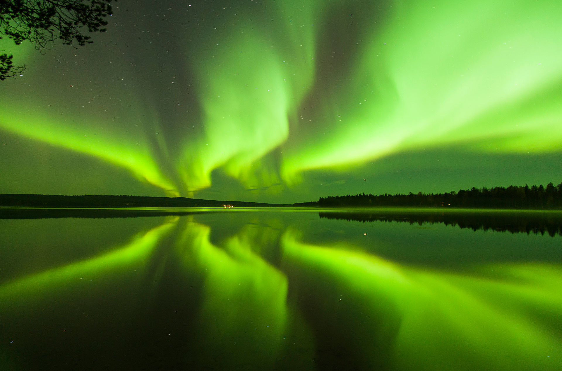 visit-rovaniemi-love-northern-lights-web-opt-1.jpg