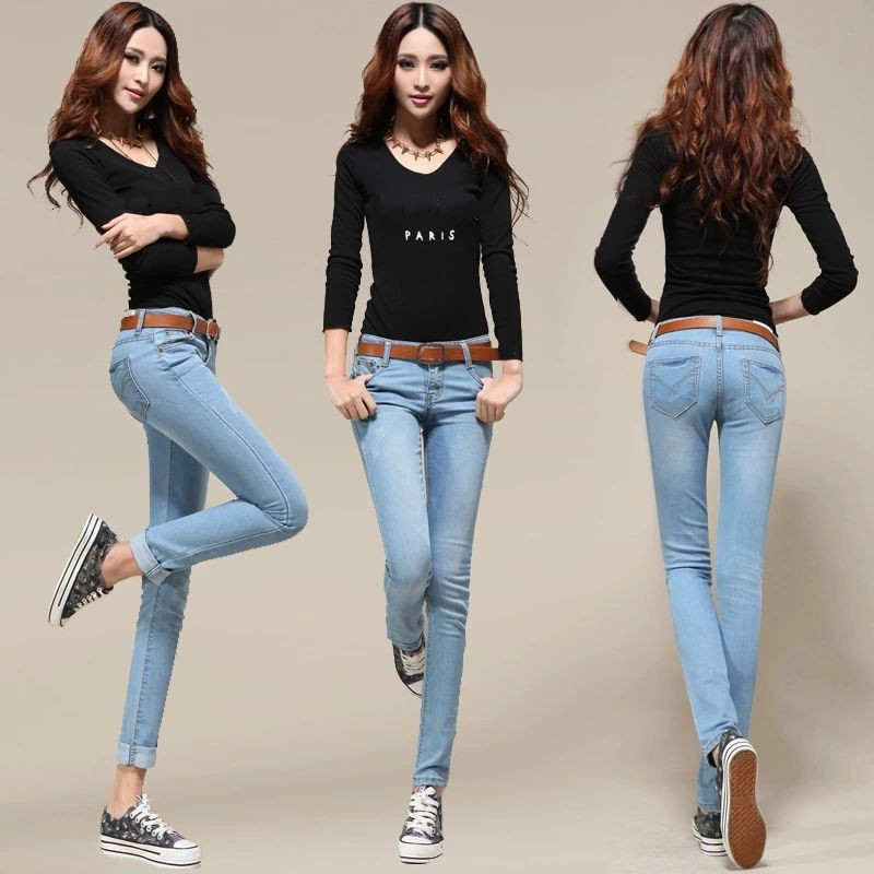 girls wearing skinny jeans
