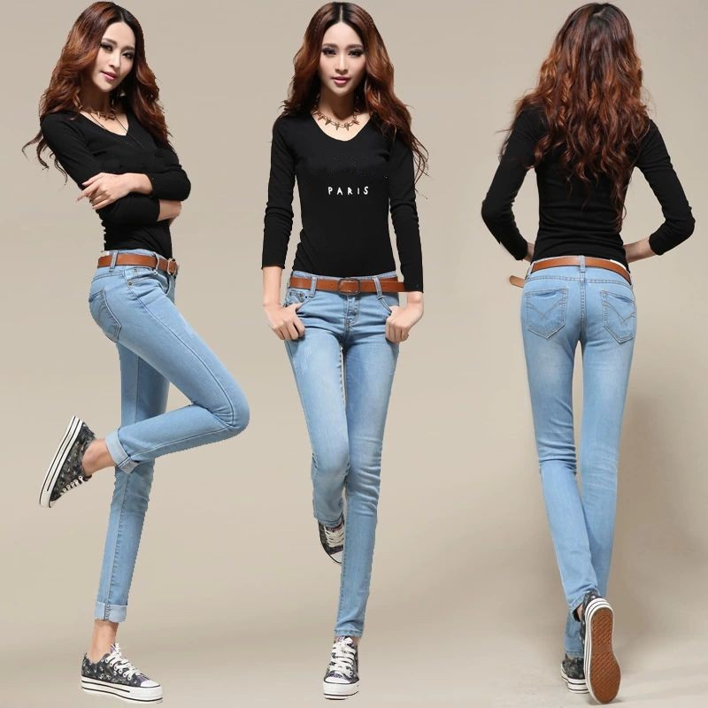 women wearing skinny jeans