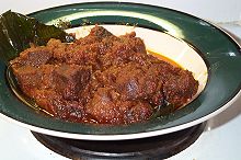 220px-Lamb_rendang.jpg