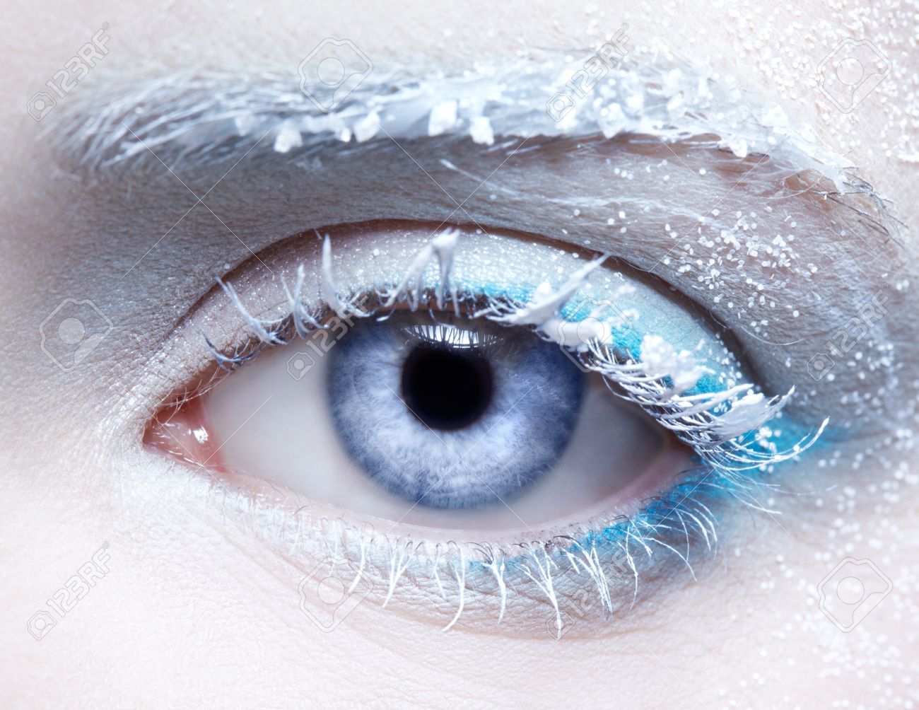 11178525-close-up-body-part-portrait-of-beautiful-woman-s-frozen-style-eye-zone-make-up-Stock-Photo.jpg