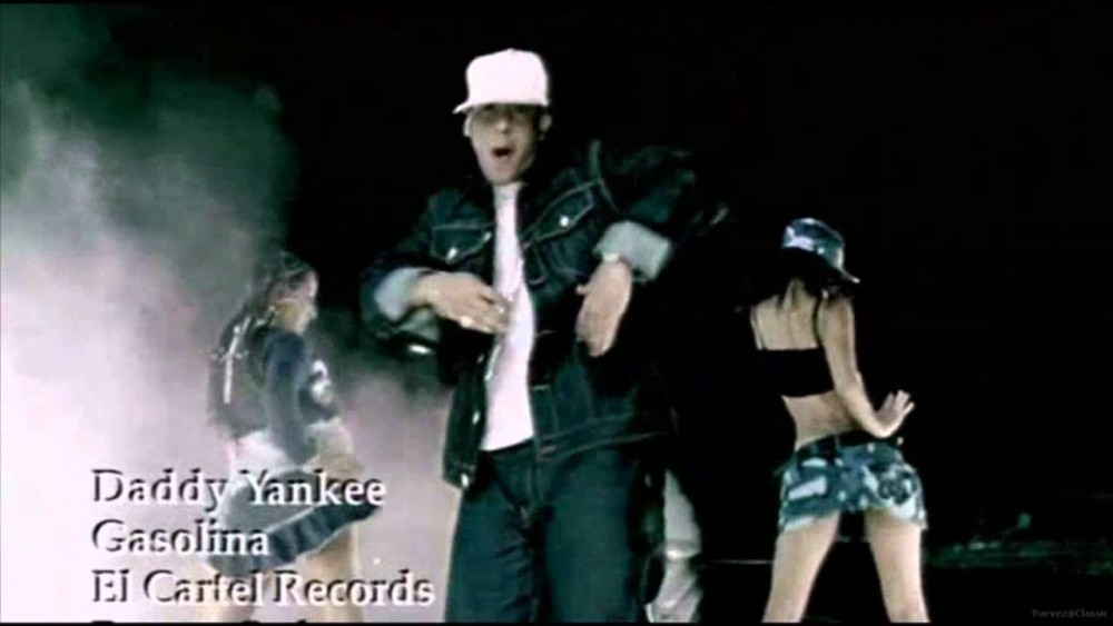 Daddy yankee gasoline. Daddy Yankee gasolina. Daddy Yankee - gasolina обложка. Gasolina Daddy Yankee клип. Девушка в клипе Daddy Yankee gasolina.